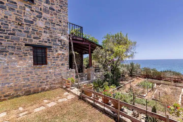 Traditional Stone House By The Sea... Kapetanianá Esterno foto